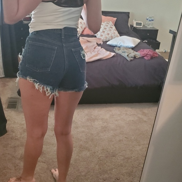Vintage Fit High Waist Cut Off Distressed Shorts7 - Picture 6 of 7